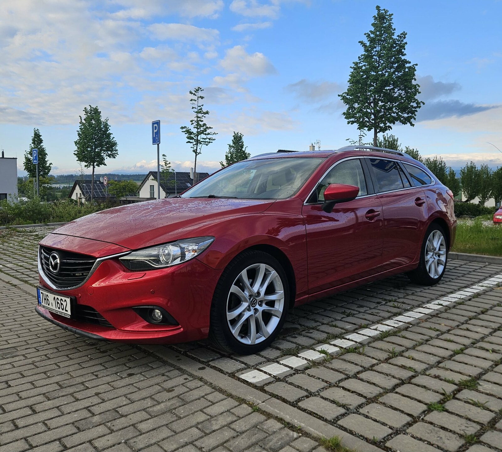 Mazda 6 Combi – levý přední pohled